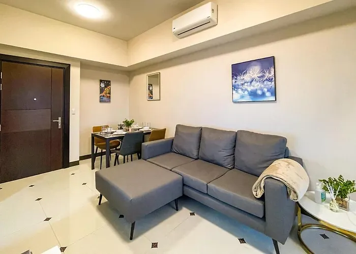 Apartment Cozy 2br In Uptown Bgc With Ps4 And Walking Distance To Malls And Restaurants