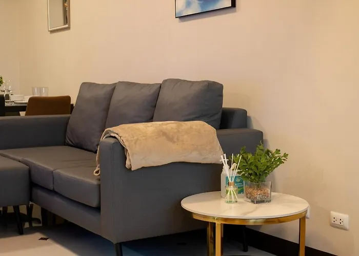 Apartment Cozy 2br In Uptown Bgc With Ps4 And Walking Distance To Malls And Restaurants *