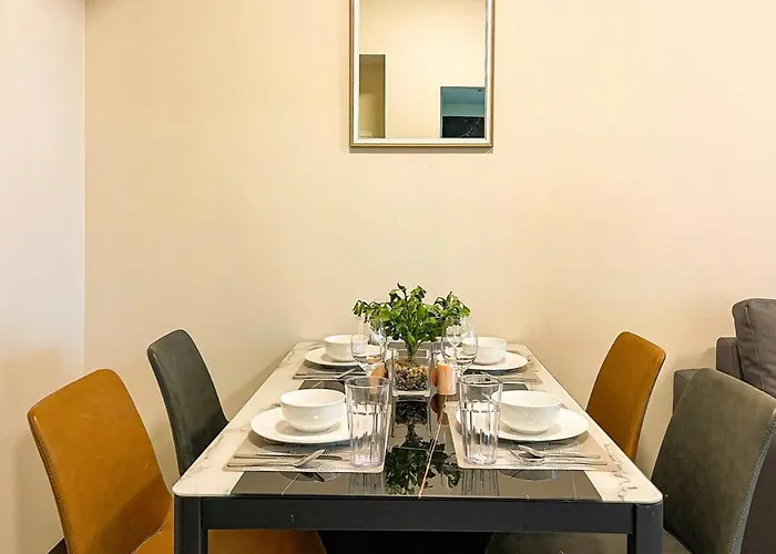 Cozy 2br In Uptown Bgc With Ps4 And Walking Distance To Malls And Restaurants Apartment *