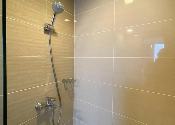 Apartment Cozy 2br In Uptown Bgc With Ps4 And Walking Distance To Malls And Restaurants *