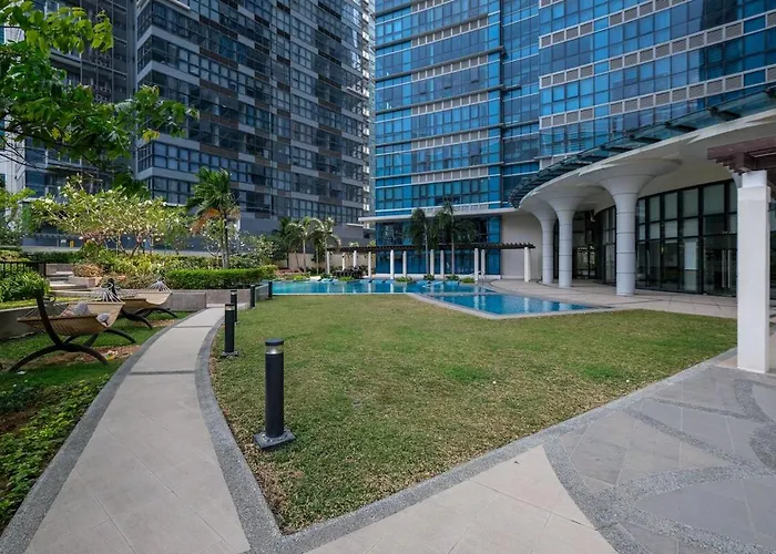 Cozy 2br In Uptown Bgc With Ps4 And Walking Distance To Malls And Restaurants *