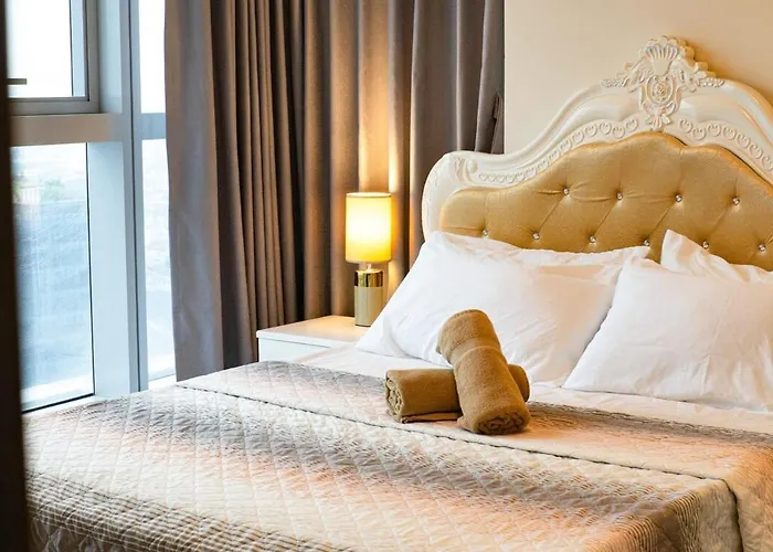 Cozy 2br In Uptown Bgc With Ps4 And Walking Distance To Malls And Restaurants Manila