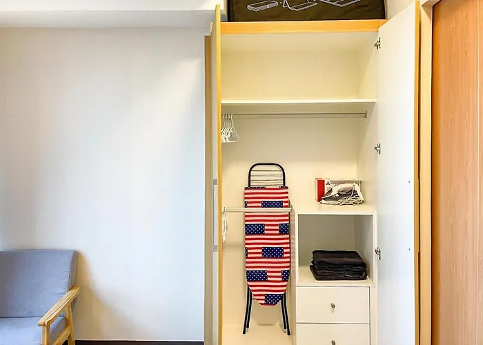 Apartment Cozy 2br In Uptown Bgc With Ps4 And Walking Distance To Malls And Restaurants
