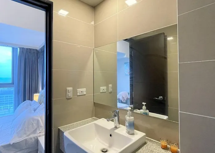 Apartment Cozy 2br In Uptown Bgc With Ps4 And Walking Distance To Malls And Restaurants *