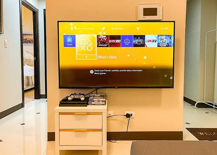Cozy 2br In Uptown Bgc With Ps4 And Walking Distance To Malls And Restaurants Apartment