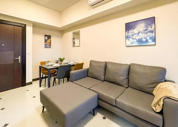 Cozy 2br In Uptown Bgc With Ps4 And Walking Distance To Malls And Restaurants